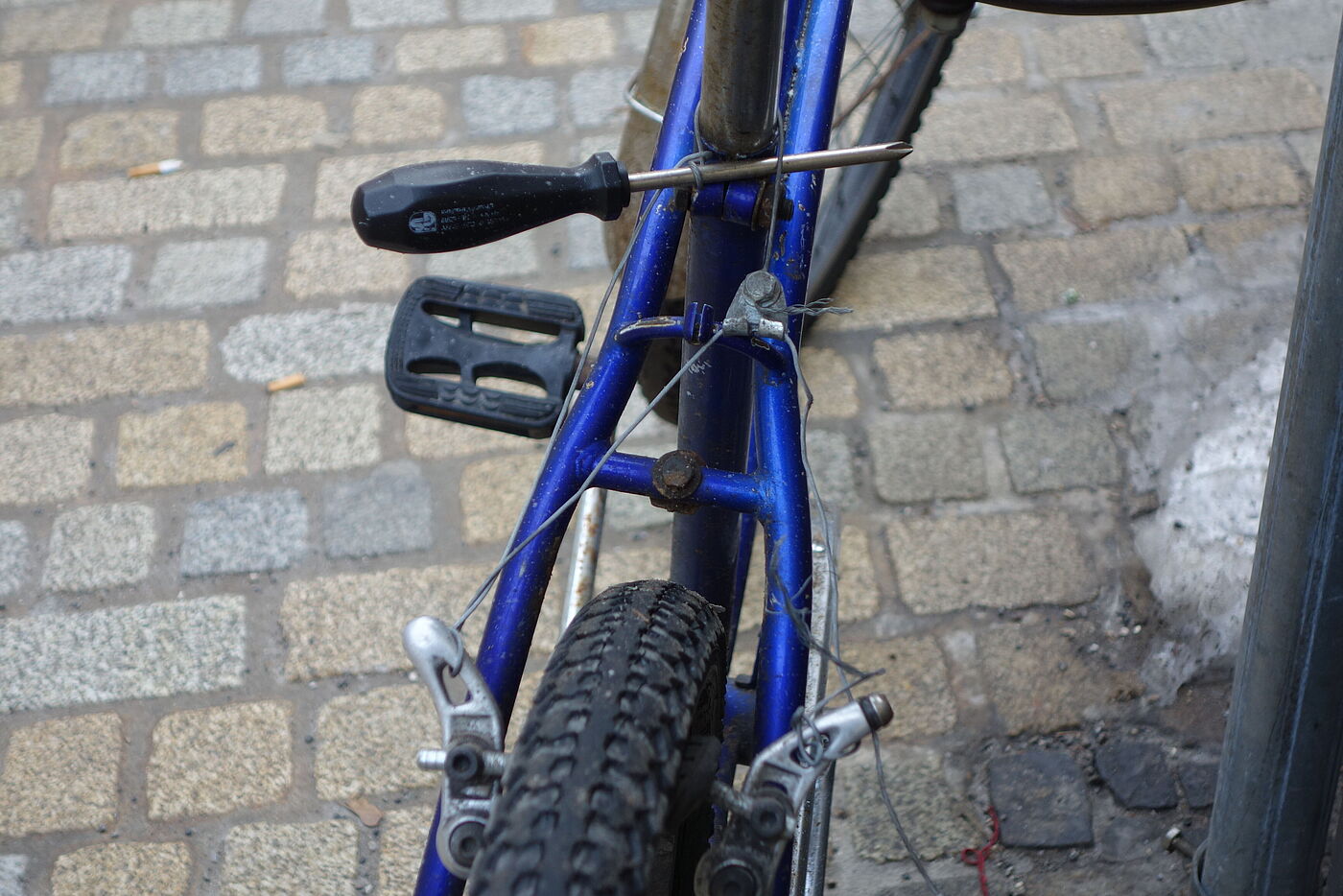 Fahrrad mit unfachmännisch reparierter Bremse