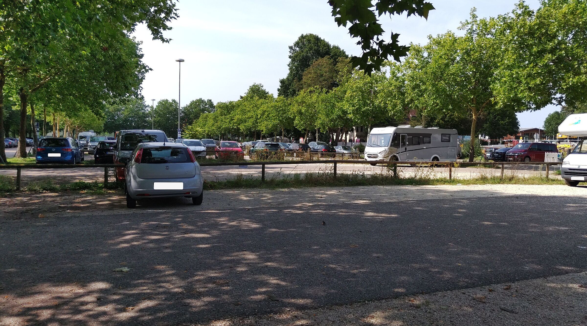 Parkfläche am Unteren Wöhrd im August 2024